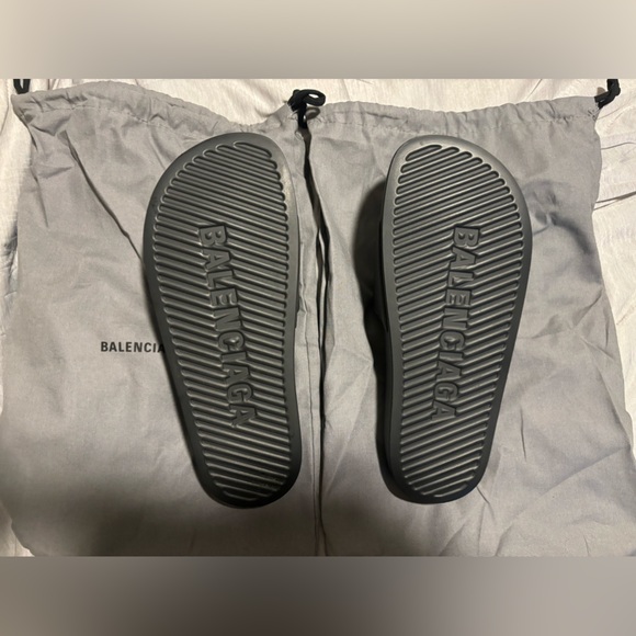 Authentic Balenciaga Pool slides, size 9 - Picture 3 of 4
